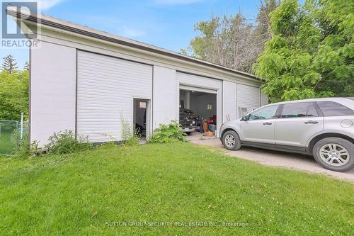 2102 Victoria Street E, Innisfil, ON - Outdoor