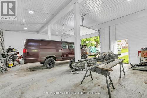 2102 Victoria Street E, Innisfil, ON - Indoor Photo Showing Garage