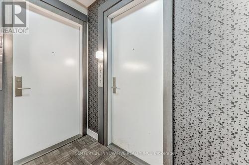 1711 - 318 Richmond Street W, Toronto, ON - Indoor