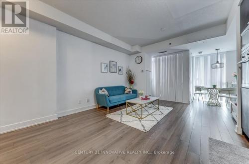 1711 - 318 Richmond Street W, Toronto, ON - Indoor Photo Showing Living Room