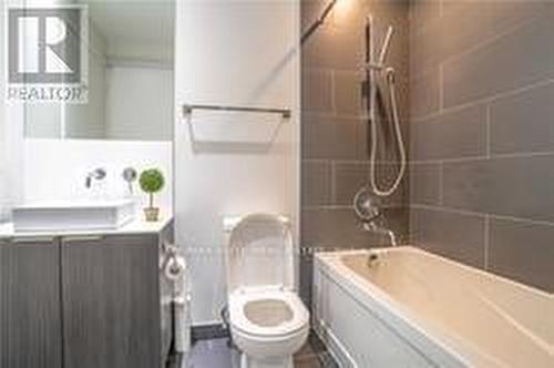 1802 - 159 Dundas Street E, Toronto, ON - Indoor Photo Showing Bathroom