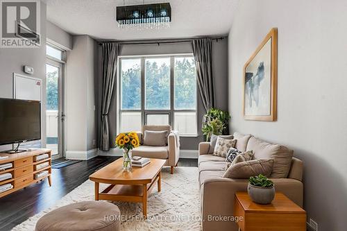 201 - 100 Harrison Gardens Boulevard, Toronto, ON - Indoor Photo Showing Living Room