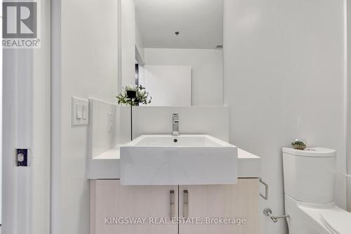 303 - 15 Beverley Street, Toronto, ON - Indoor Photo Showing Bathroom