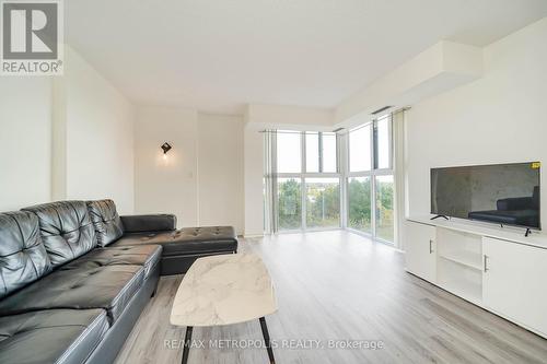 502 - 90 Dale Avenue, Toronto, ON - Indoor Photo Showing Living Room