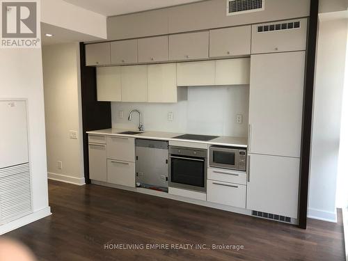 1606 - 15 Grenville Street, Toronto, ON - Indoor Photo Showing Kitchen