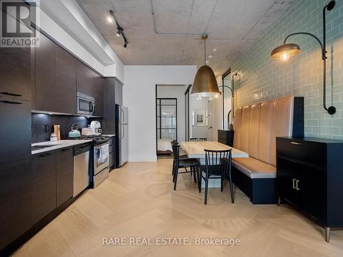 506 - 399 Adelaide Street W, Toronto, ON - Indoor Photo Showing Kitchen