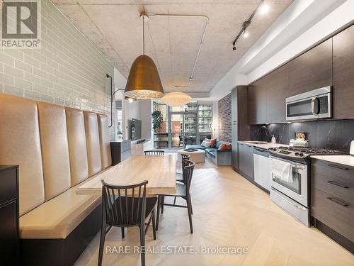 506 - 399 Adelaide Street W, Toronto, ON - Indoor Photo Showing Kitchen With Upgraded Kitchen