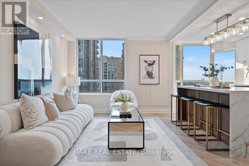 905 - 35 Finch Avenue E, Toronto, ON - Indoor Photo Showing Living Room