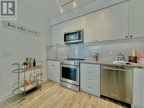 221 - 621 Sheppard Avenue E, Toronto, ON - Indoor Photo Showing Kitchen With Upgraded Kitchen