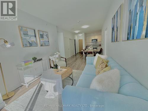 221 - 621 Sheppard Avenue E, Toronto, ON - Indoor Photo Showing Living Room