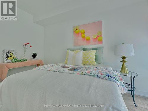 221 - 621 Sheppard Avenue E, Toronto, ON - Indoor Photo Showing Bedroom