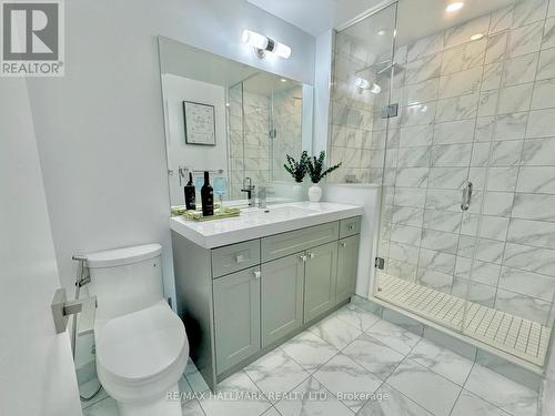 221 - 621 Sheppard Avenue E, Toronto, ON - Indoor Photo Showing Bathroom