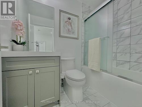 221 - 621 Sheppard Avenue E, Toronto, ON - Indoor Photo Showing Bathroom