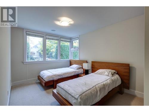 2094 Abbott Street, Kelowna, BC - Indoor Photo Showing Bedroom