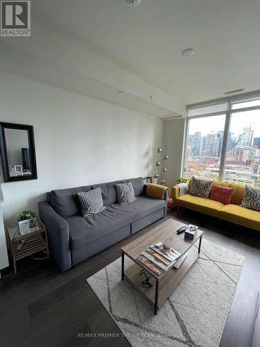 1516 - 576 Front Street, Toronto, ON - Indoor Photo Showing Living Room