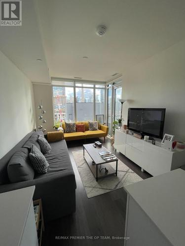 1516 - 576 Front Street, Toronto, ON - Indoor Photo Showing Living Room