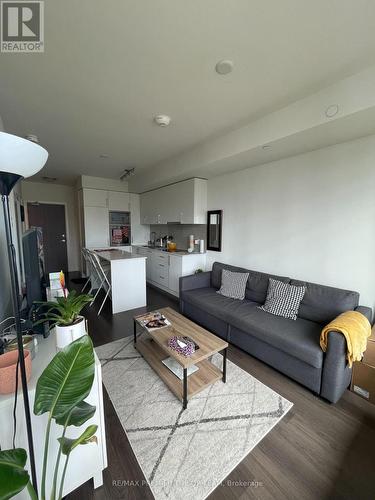 1516 - 576 Front Street, Toronto, ON - Indoor Photo Showing Living Room