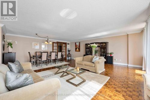 1708 - 131 Torresdale Avenue, Toronto, ON - Indoor Photo Showing Living Room