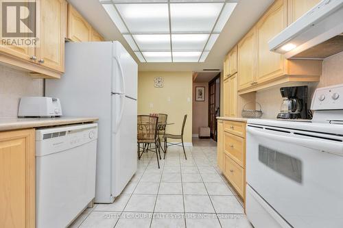 1708 - 131 Torresdale Avenue, Toronto, ON - Indoor Photo Showing Kitchen