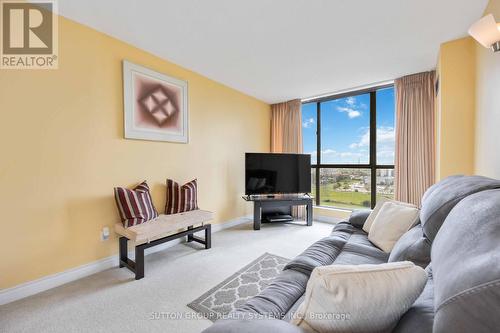 1708 - 131 Torresdale Avenue, Toronto, ON - Indoor Photo Showing Living Room