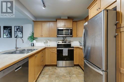 914 Craig Road Unit# 102, Kelowna, BC - Indoor Photo Showing Kitchen With Stainless Steel Kitchen With Double Sink