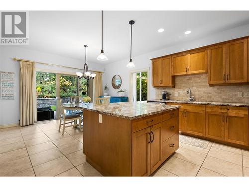 578 Arbor View Drive, Kelowna, BC - Indoor Photo Showing Kitchen