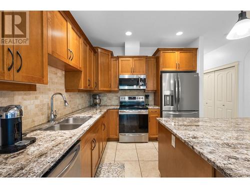 578 Arbor View Drive, Kelowna, BC - Indoor Photo Showing Kitchen With Double Sink