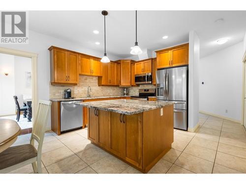 578 Arbor View Drive, Kelowna, BC - Indoor Photo Showing Kitchen