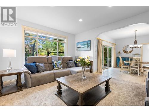 578 Arbor View Drive, Kelowna, BC - Indoor Photo Showing Living Room