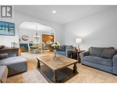 578 Arbor View Drive, Kelowna, BC - Indoor Photo Showing Living Room