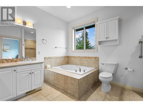 578 Arbor View Drive, Kelowna, BC - Indoor Photo Showing Bathroom