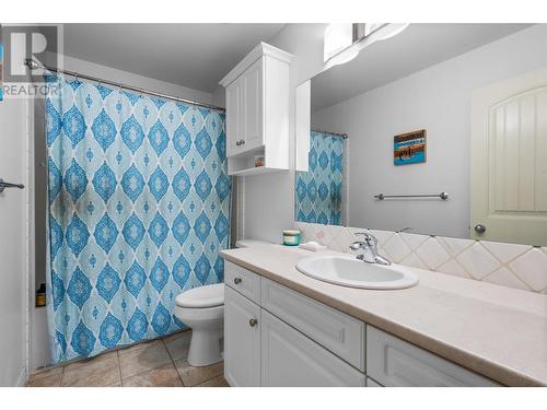 578 Arbor View Drive, Kelowna, BC - Indoor Photo Showing Bathroom