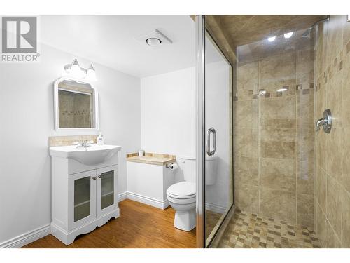 578 Arbor View Drive, Kelowna, BC - Indoor Photo Showing Bathroom