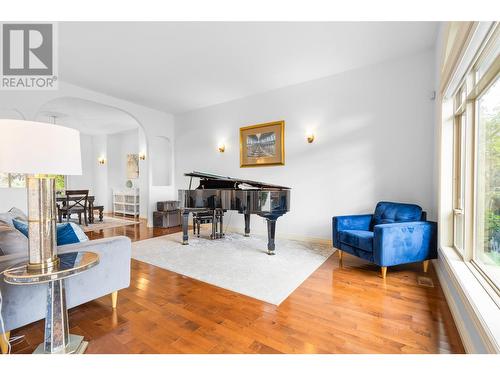 578 Arbor View Drive, Kelowna, BC - Indoor Photo Showing Living Room