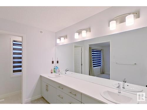 22614 99A Av Nw, Edmonton, AB - Indoor Photo Showing Bathroom