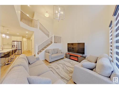 22614 99A Av Nw, Edmonton, AB - Indoor Photo Showing Living Room