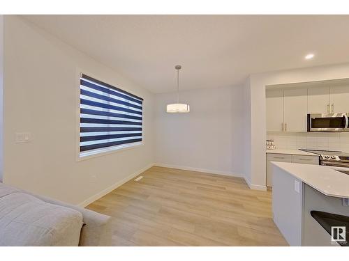 22614 99A Av Nw, Edmonton, AB - Indoor Photo Showing Kitchen