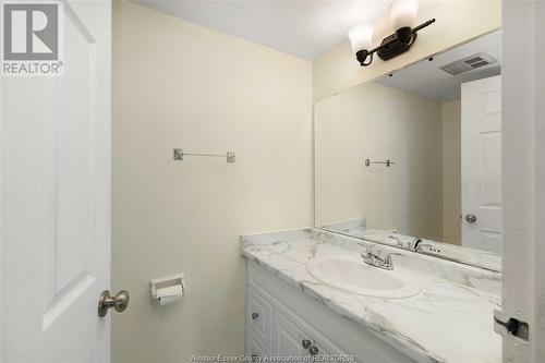 150 Park Street Unit# 3007, Windsor, ON - Indoor Photo Showing Bathroom