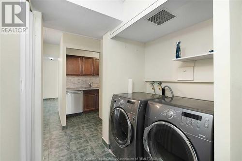 150 Park Street Unit# 3007, Windsor, ON - Indoor Photo Showing Laundry Room