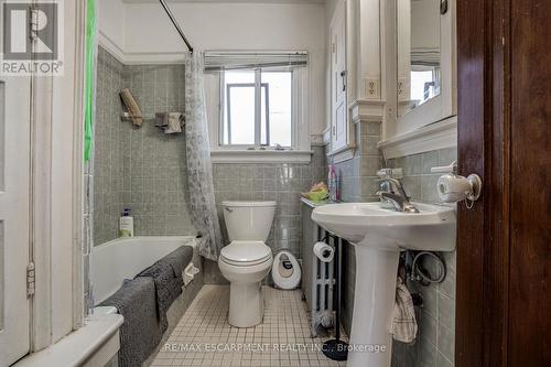 95 Rogers Road, Toronto, ON - Indoor Photo Showing Bathroom