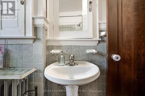 95 Rogers Road, Toronto, ON - Indoor Photo Showing Bathroom