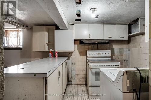 95 Rogers Road, Toronto, ON - Indoor Photo Showing Kitchen