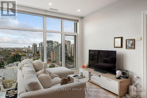 1702 - 245 Kent Street, Ottawa, ON - Indoor Photo Showing Living Room