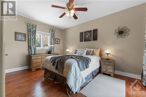 1096 Snye Road, White Lake, ON - Indoor Photo Showing Bedroom