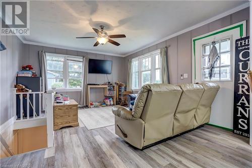 24 Mill Street, Tiverton, ON - Indoor Photo Showing Living Room