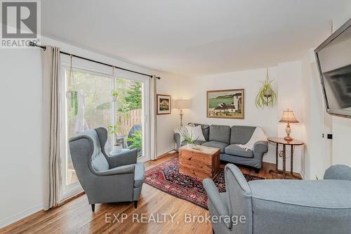 31 - 129 Victoria Road N, Guelph, ON - Indoor Photo Showing Living Room