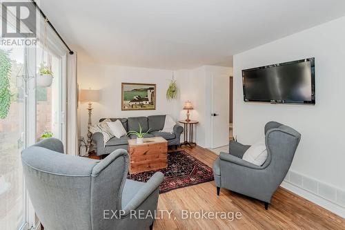 31 - 129 Victoria Road N, Guelph, ON - Indoor Photo Showing Living Room