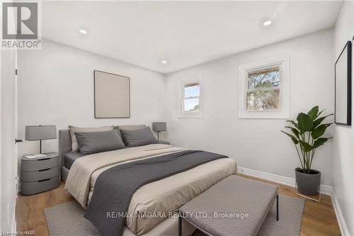 7310 Fern Avenue, Niagara Falls, ON - Indoor Photo Showing Bedroom