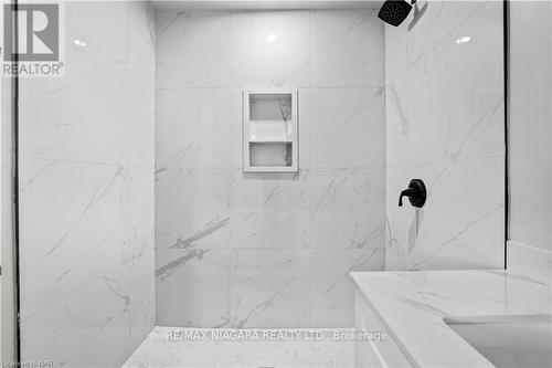 7310 Fern Avenue, Niagara Falls, ON -  Photo Showing Bathroom