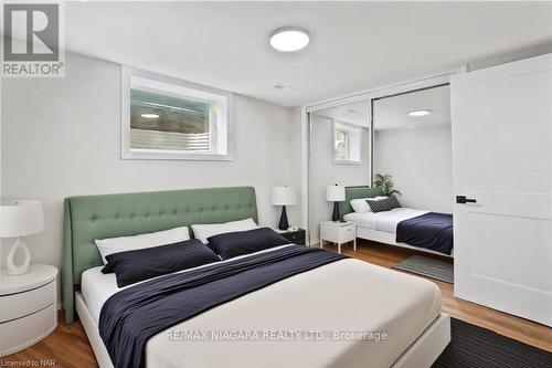 7310 Fern Avenue, Niagara Falls, ON - Indoor Photo Showing Bedroom